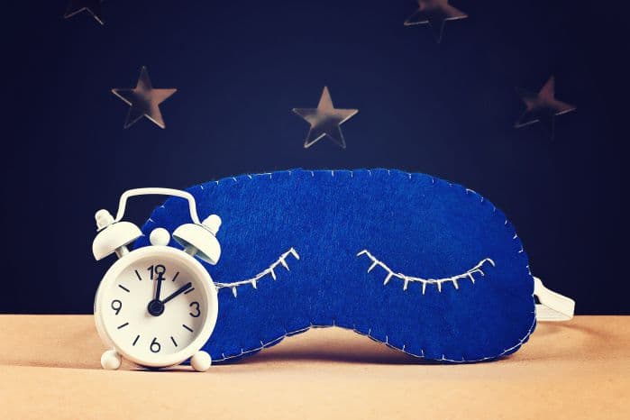 máscara de dormir e alarme